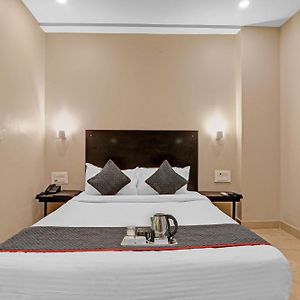 Super Townhouse Amaraa Hotel Near Phoenix Palassio